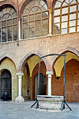 Verona - Cortile del Palazzo di Cansignorio (Palazzo del Capitano).